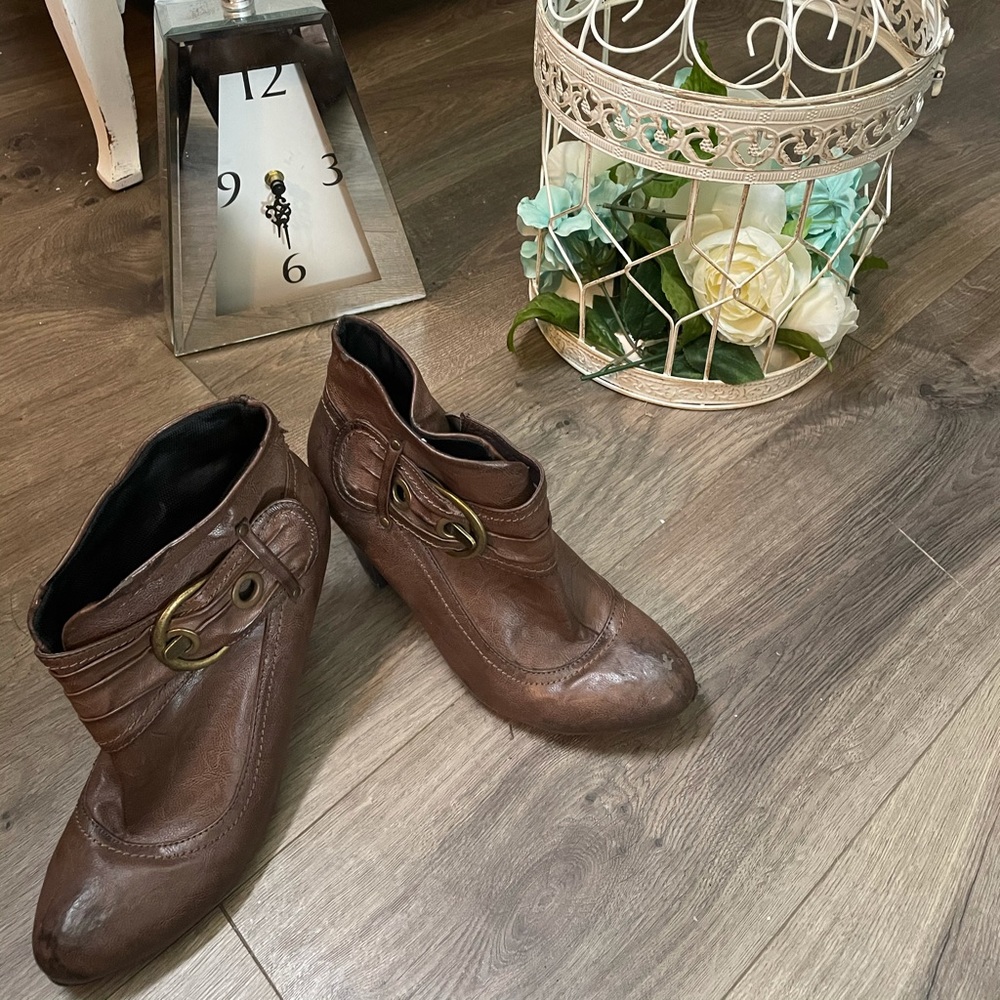 Cute high heeled booties